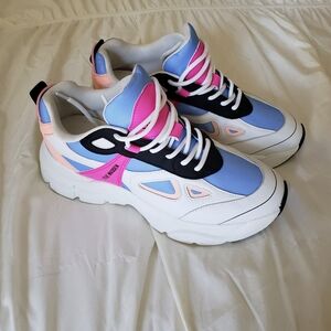 SOLD-NEW Steve Madden Clydie Sneakers